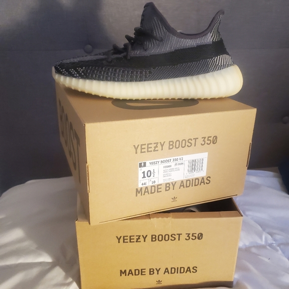 Yeezy Boost 350 V2